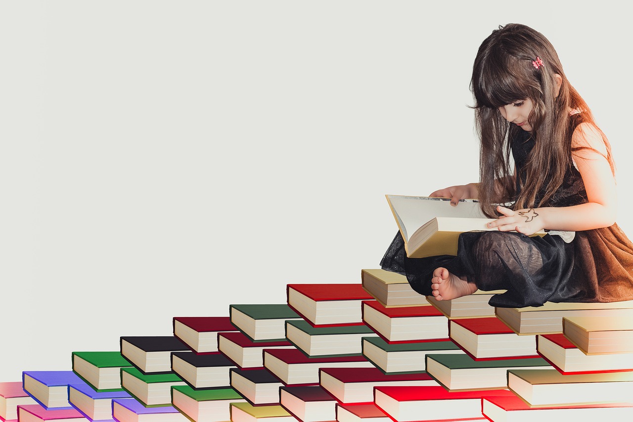 girl, literature, fun-3038974.jpg